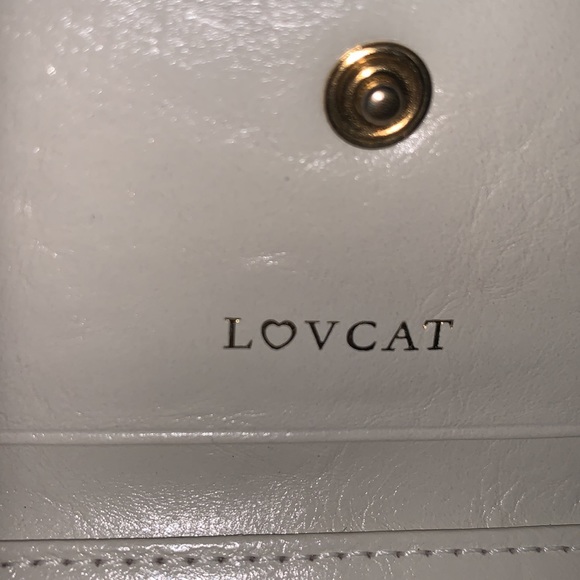 Lovcat Heart Wallet with Heart Clasp - Picture 5 of 9